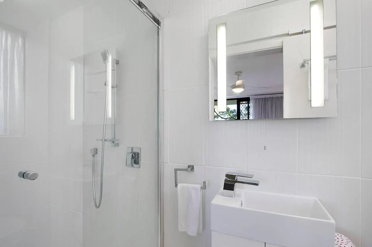 'Riverside Terrace' Inner-City Retro-Chic With Pool Brisbane