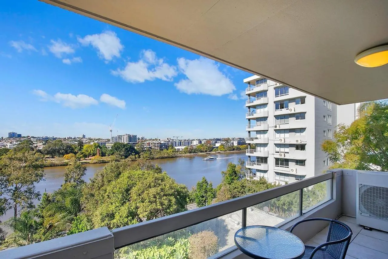 'Riverside Terrace' Inner-City Retro-Chic With Pool Brisbane 0*,  Australien