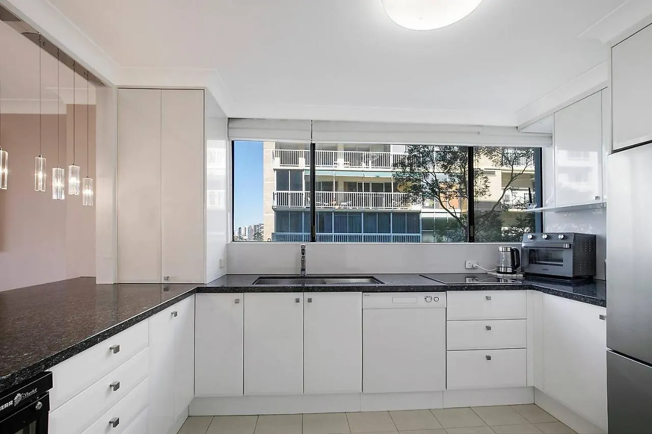 'Riverside Terrace' Inner-City Retro-Chic With Pool Brisbane