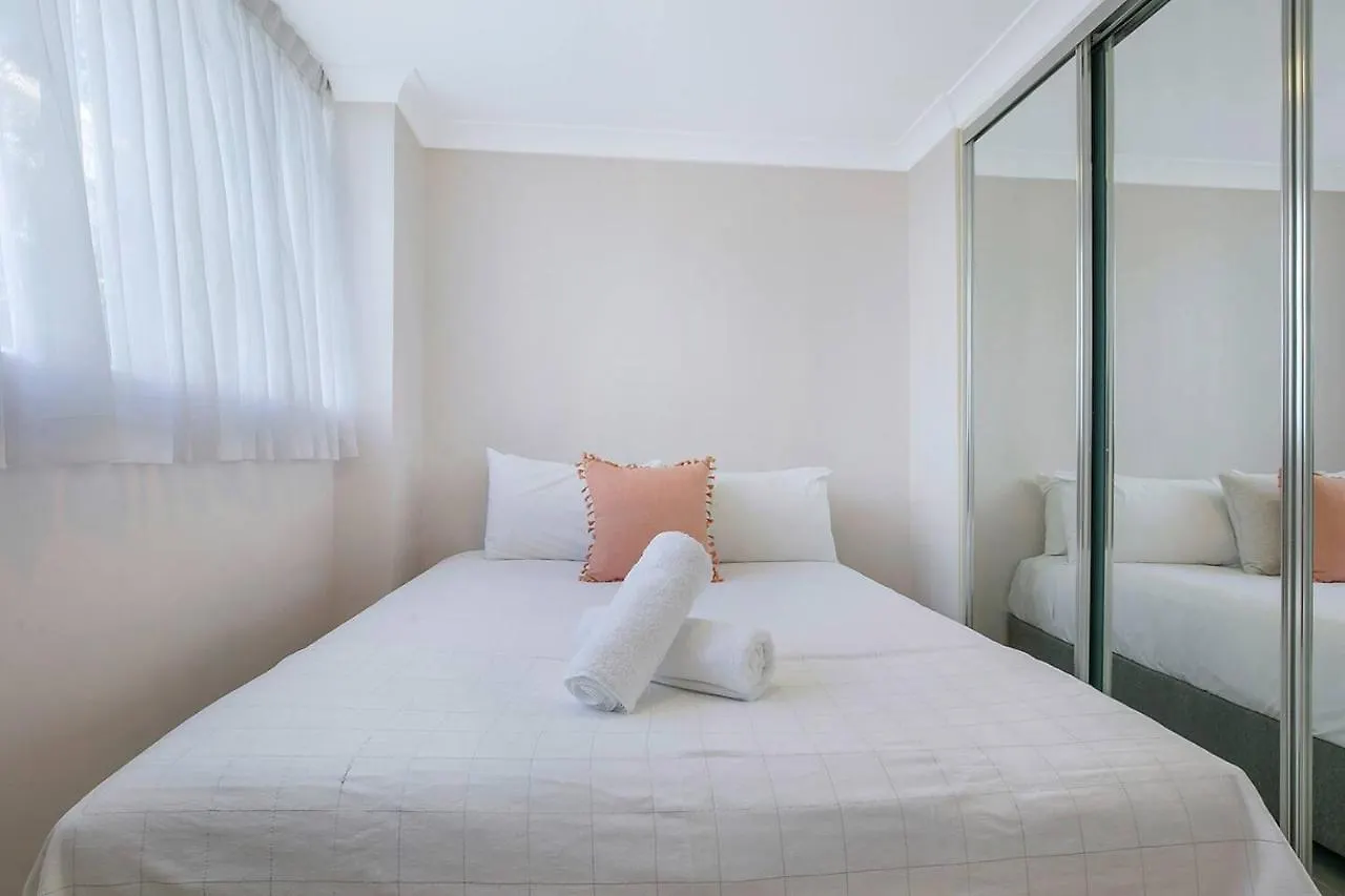 'Riverside Terrace' Inner-City Retro-Chic With Pool Brisbane 0*,  Australien